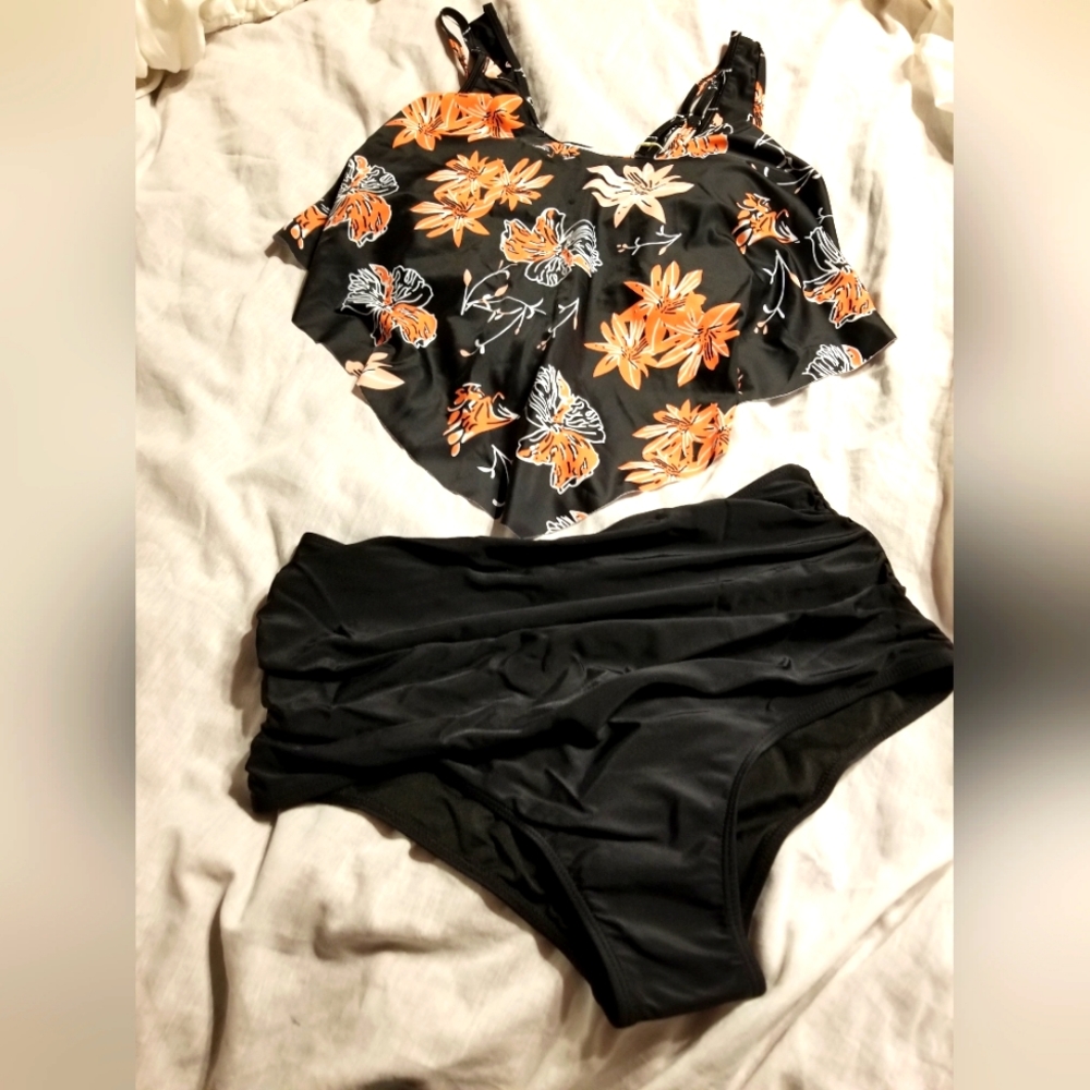 Nwt high waisted slimming swim ruffle accent medium